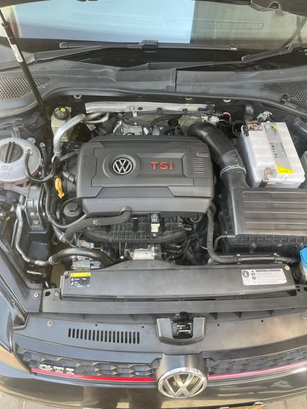 Golf 7 GTI engine photo 1