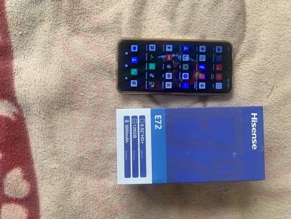 Hisense E72 128gig photo 2