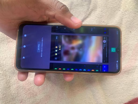 Hisense E72 128gig photo 3