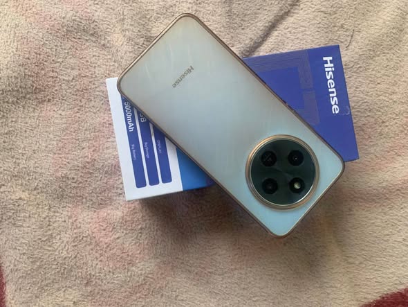 Hisense E72 128gig photo 1