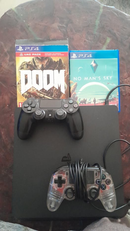 PS4 SLIM DISC photo 1