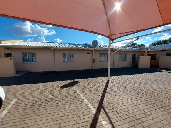 3 Bedroom Townhouse For Sale In Okahandja In Town photo 4