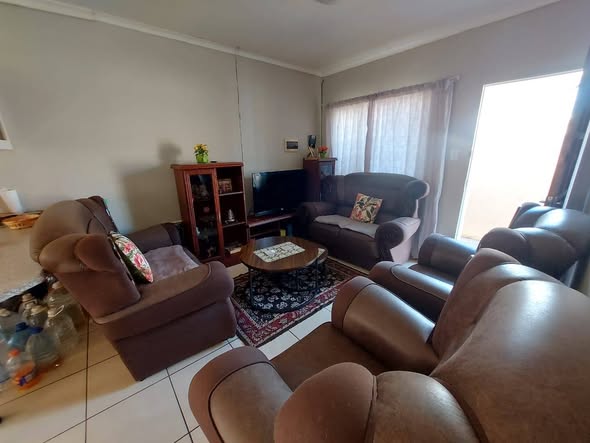 3 Bedroom Townhouse For Sale In Okahandja In Town photo 3
