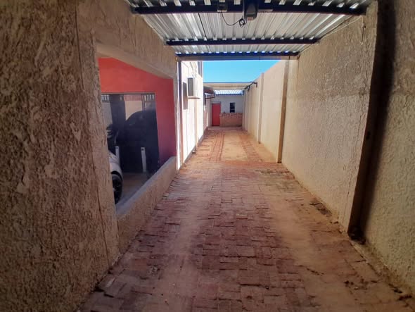 Four Bedroom House For Sale In Okahandja Smarties photo 3