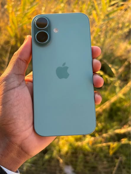 iPhone 16 128GB photo 3