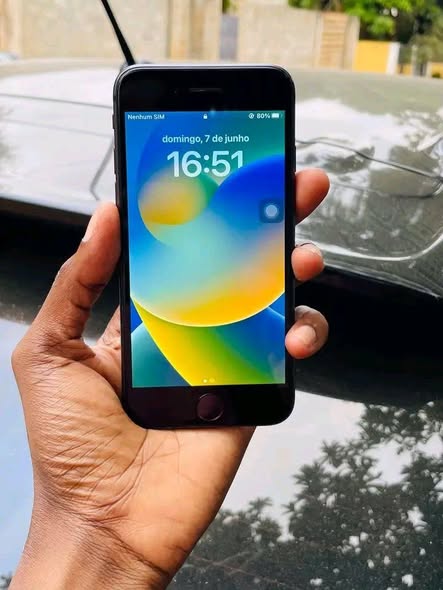 Iphone 8  (64GB) photo 1
