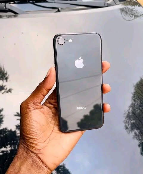 Iphone 8  (64GB) photo 2