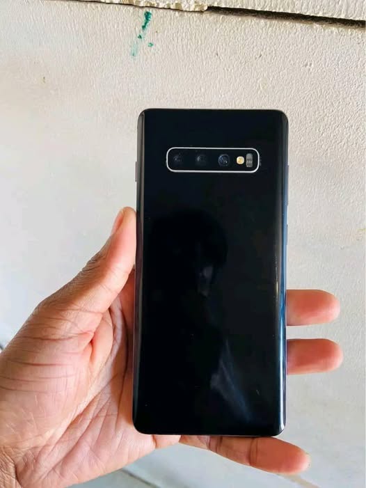 Samsung s10 + photo 1
