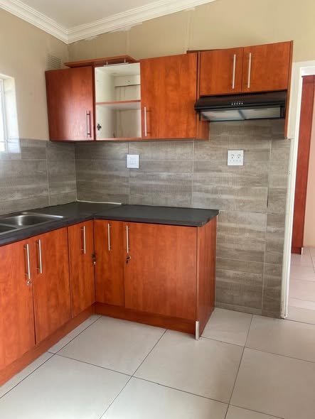 2 BEDROOM BACKYARD FLAT FOR RENT photo 5
