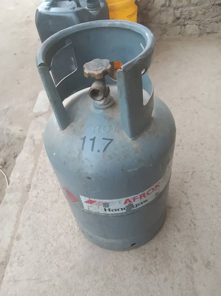9Kg Gas Cylinder + Cooking stand photo 2