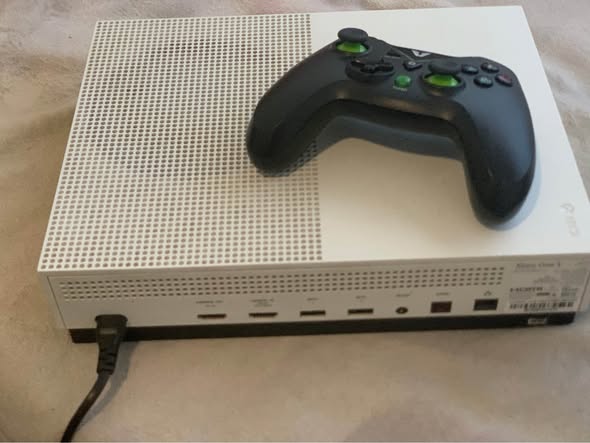 Xbox oneS photo 2