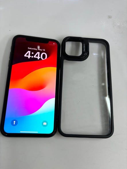 iPhone 11  64GB photo 3