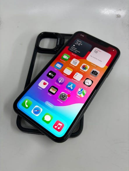 iPhone 11  64GB photo 2