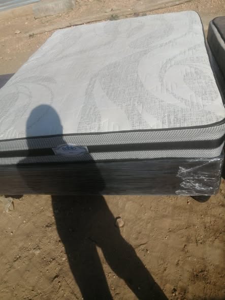 Good second hand Queen size bed photo 1
