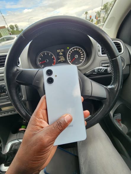 Samsung A06 photo 1