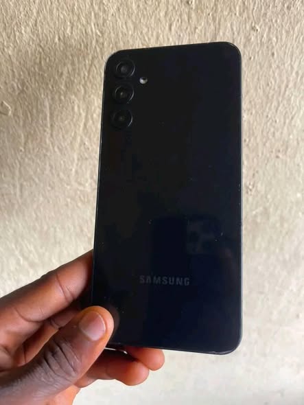 Samsung A24 photo 2