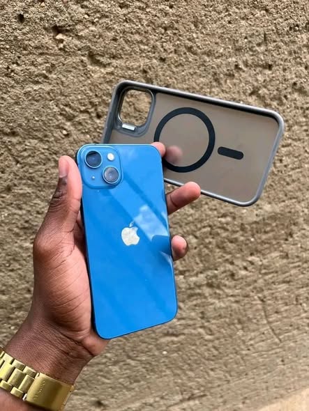 iPhone 13 photo 1
