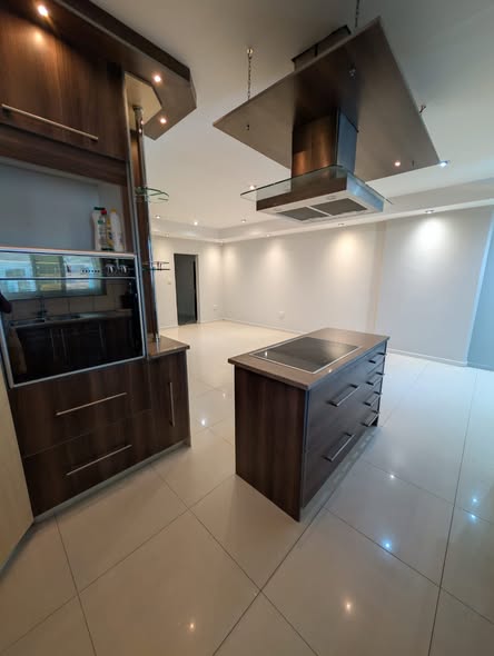 5 BEDROOM HOME FOR SALE photo 1