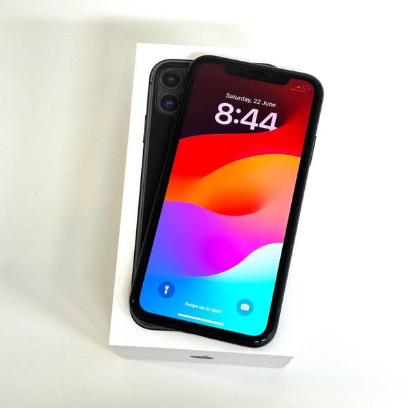 iPhone 11  128GB photo 3