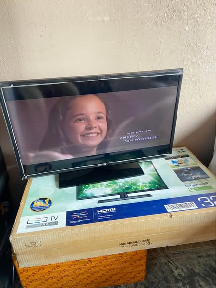 Samsung 32 inch TV photo 1