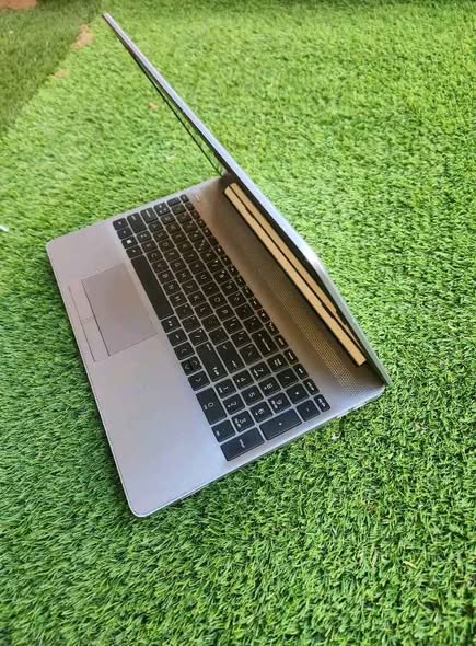 HP g8 laptop photo 2