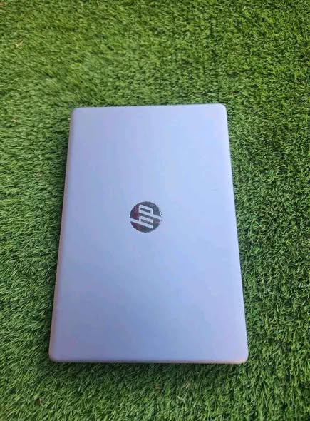 HP g8 laptop photo 3