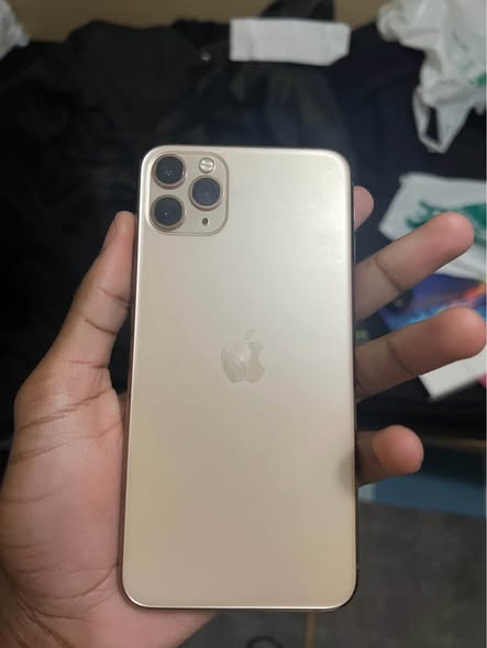 iPhone 11 Pro Max photo 2