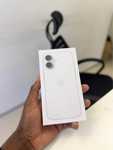 iPhone 16 photo 2
