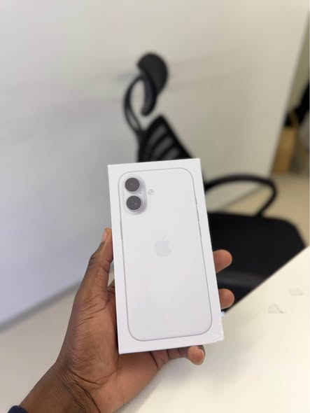 iPhone 16 photo 1