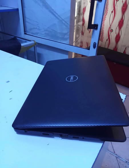 Dell laptop photo 3