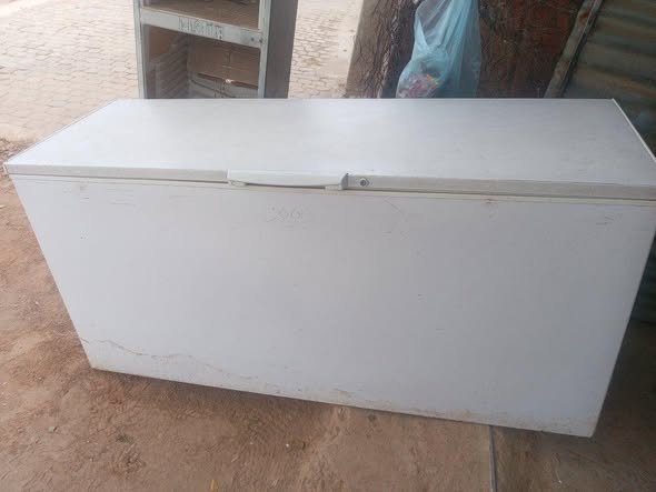 White deep fridge photo 2