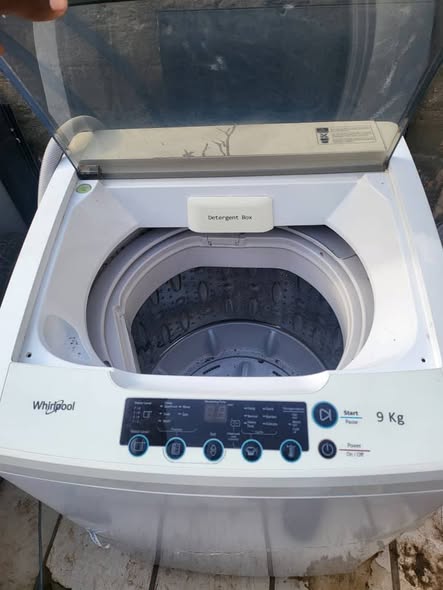 Whirlpool 9kg top loader washing machine photo 2
