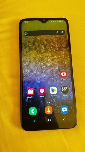 Samsung A20 photo 1