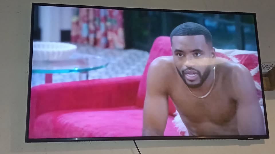 43inch samsung smart TV photo 1