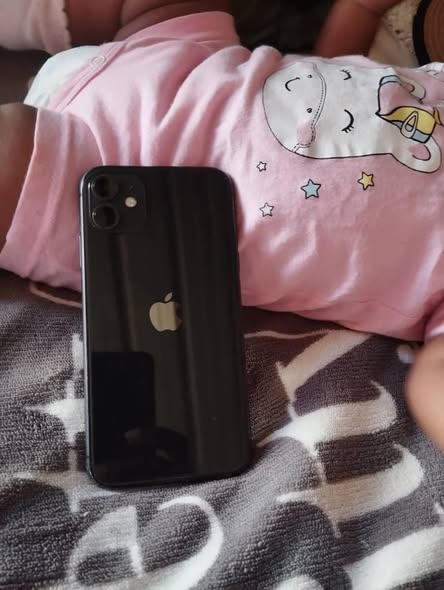 Iphone 11 64GB photo 2