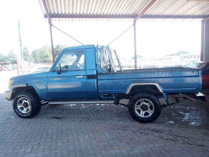 2005 TOYOTA LAND CRUISER 4.5 PETROL photo 2