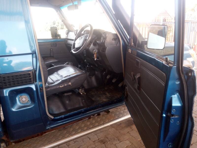 2005 TOYOTA LAND CRUISER 4.5 PETROL photo 9
