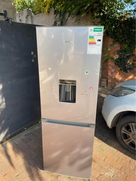 Hisense fridge and freezer with water  dispenser photo 1