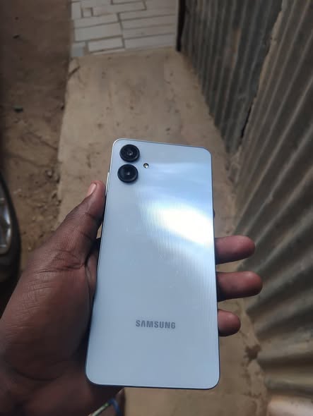 Samsung A06 photo 1