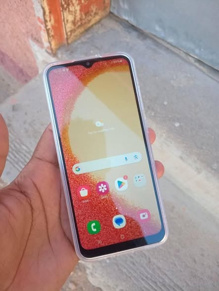 SAMSUNG A04E photo 1