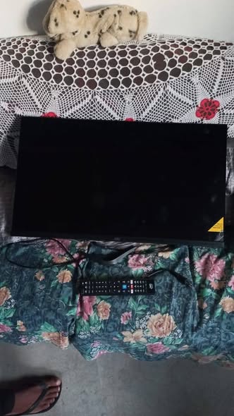 32inch JVc Smart TV with remote photo 2