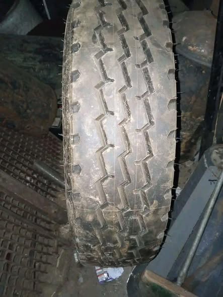 New truck tyre with ram photo 2