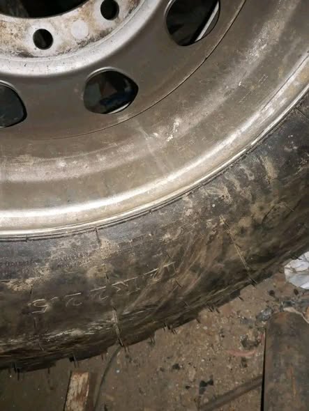 New truck tyre with ram photo 3
