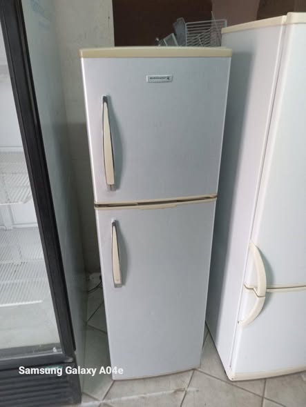 Kelvinator fridge photo 2
