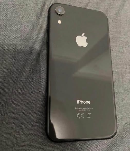iPhone XR, 64gb photo 4