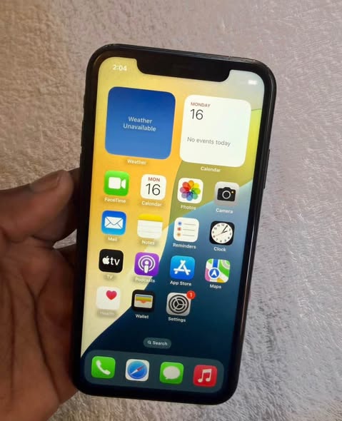 iPhone XR, 64gb photo 1