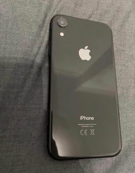 iPhone XR, 64gb photo 2