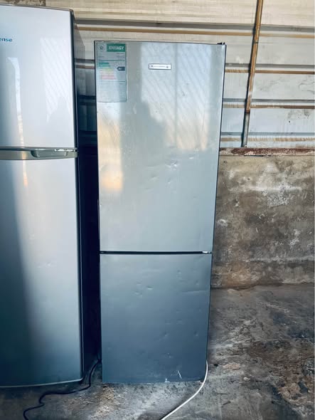 Gray Kelvenator Fridge photo 2