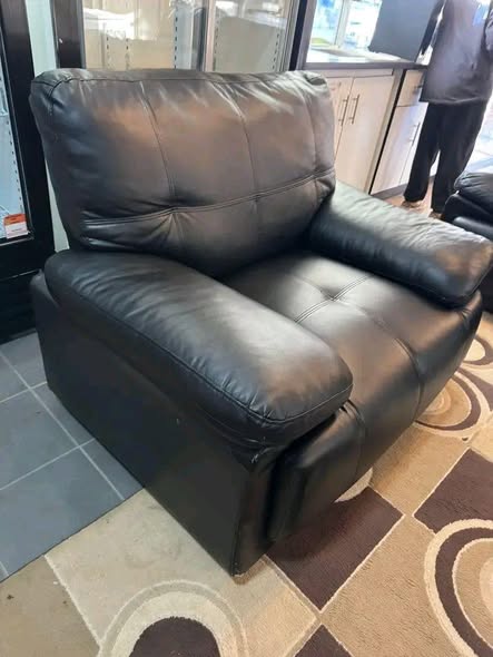 Leather 3-Piece Couch Set photo 4