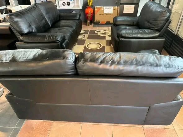 Leather 3-Piece Couch Set photo 5